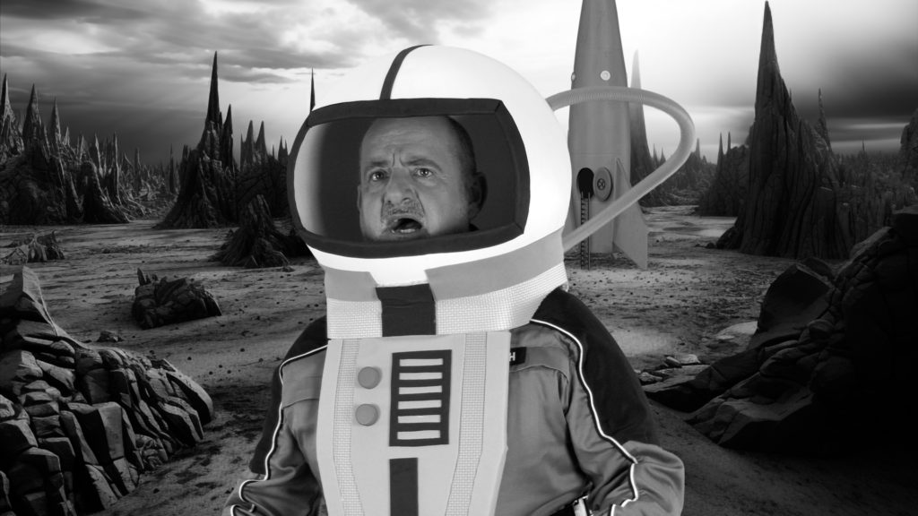 2 ROCKET TO THE PLANET MORTAL - Frame 5